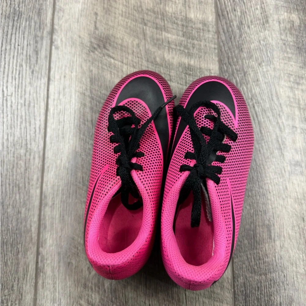 Nike Kids Pink/Black Soccer Cleats‎